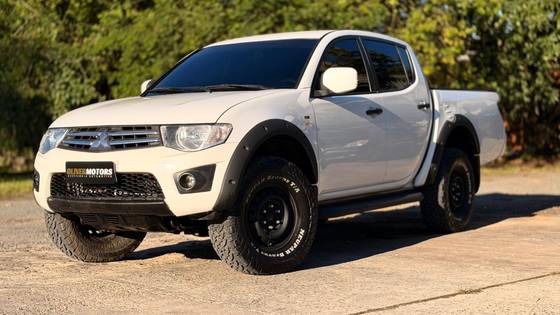MITSUBISHI L200 TRITON 3.2 GL 4X4 CD 16V TURBO INTERCOLER DIESEL 4P MANUAL MITSUBISHI L200 TRITON 3.2 GL 4X4 CD 16V TURBO INTERCOLER DIESEL 4P MANUAL